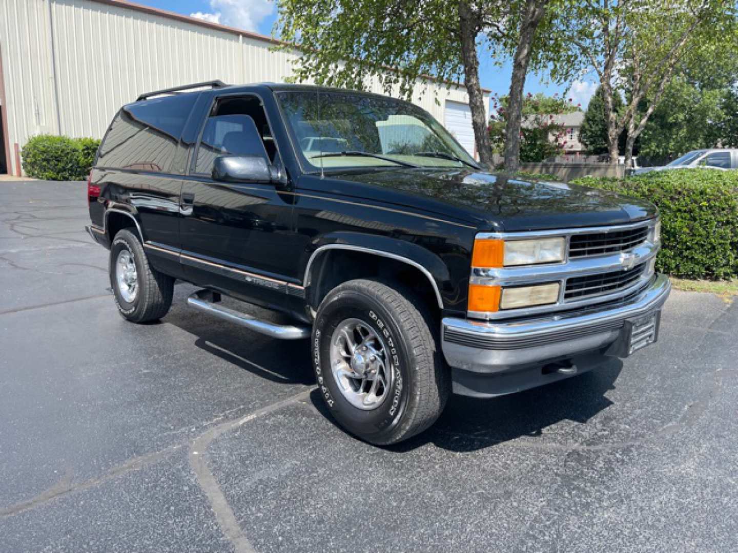 1st Image of a 1998 CHEVROLET TAHOE