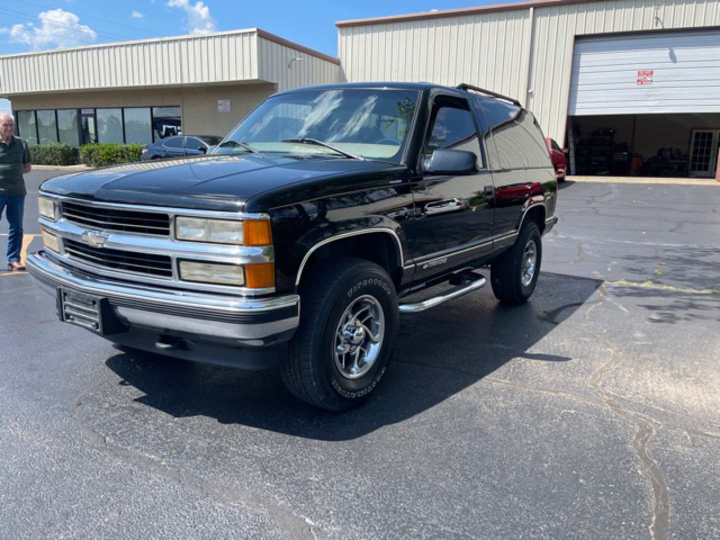 3rd Image of a 1998 CHEVROLET TAHOE