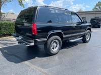 Image 4 of 9 of a 1998 CHEVROLET TAHOE