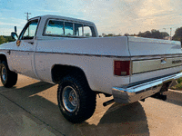 Image 3 of 29 of a 1985 CHEVROLET K10