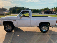 Image 10 of 29 of a 1985 CHEVROLET K10