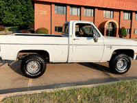Image 11 of 29 of a 1985 CHEVROLET K10