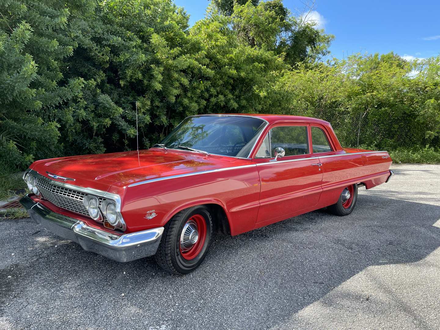 2nd Image of a 1963 CHEVROLET BISCAYNE