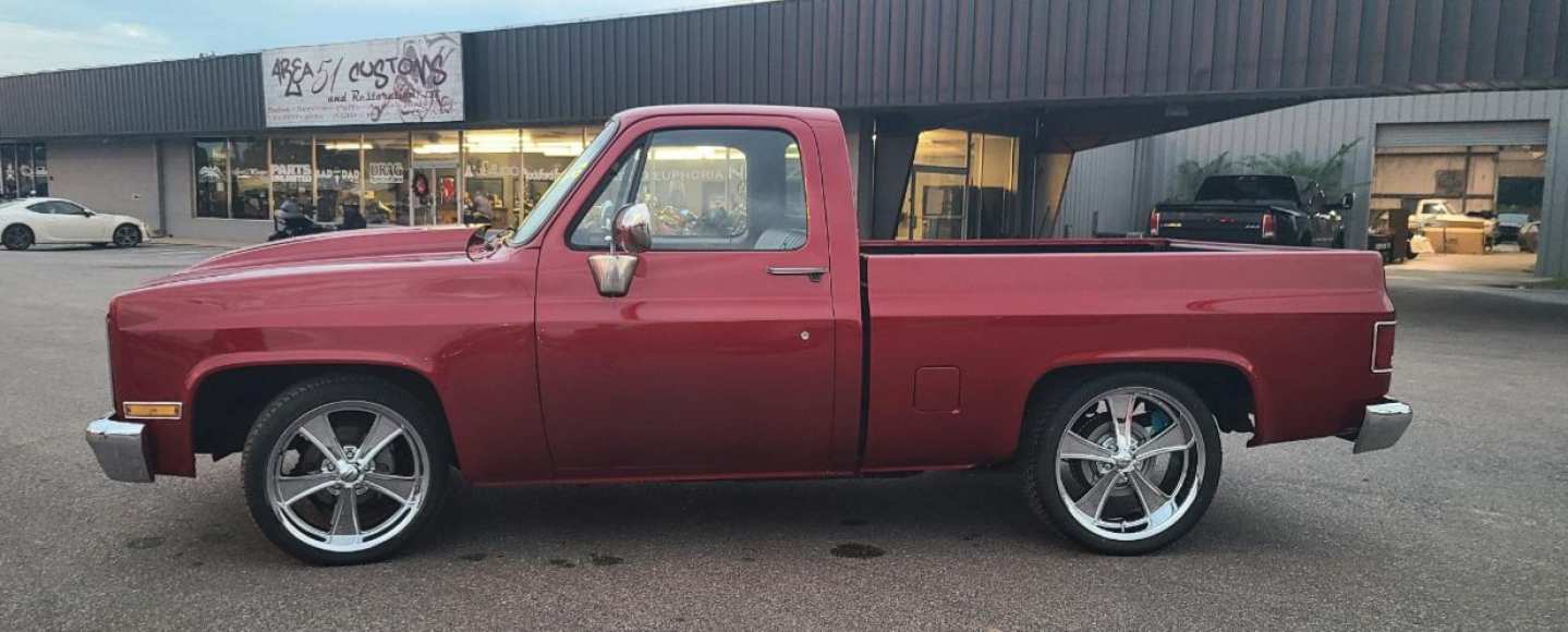 2nd Image of a 1985 CHEVROLET C10