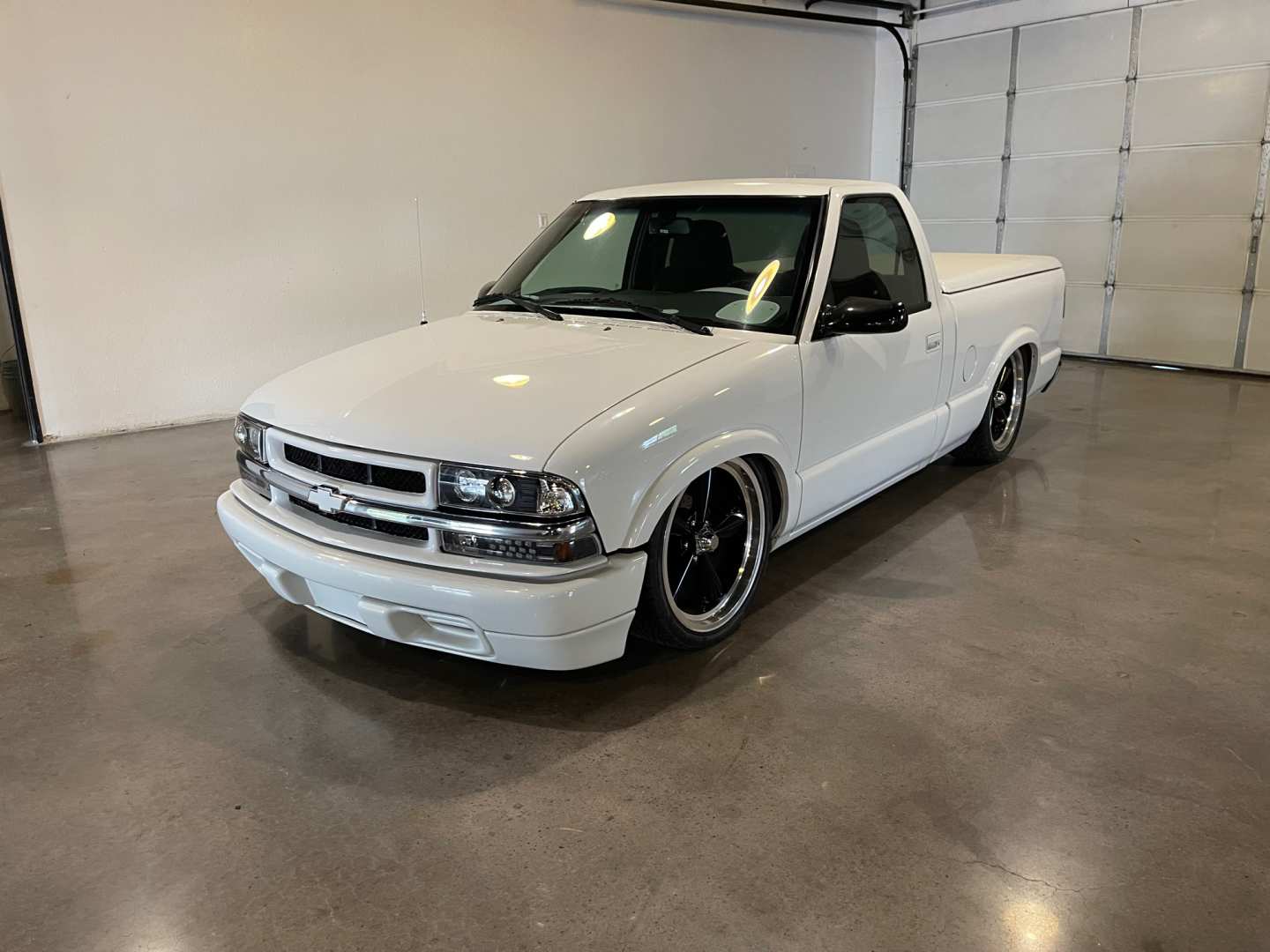 2nd Image of a 2000 CHEVROLET S10