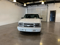 Image 8 of 16 of a 2000 CHEVROLET S10