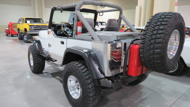 2nd Image of a 1989 JEEP WRANGLER S