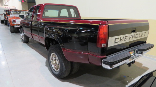 2nd Image of a 1989 CHEVROLET C3500
