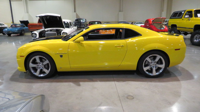 3rd Image of a 2010 CHEVROLET CAMEARO SS