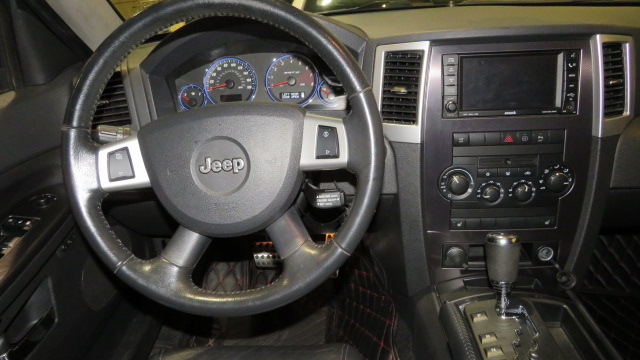 7th Image of a 2008 JEEP GRAND CHEROKEE SRT-8