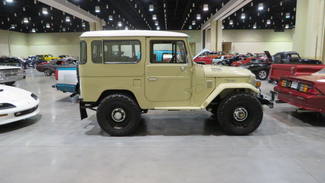 3rd Image of a 1982 TOYOTA LAND CRUISER