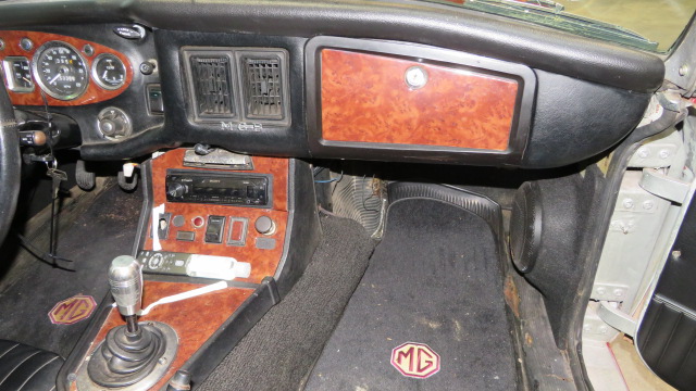 8th Image of a 1974 MG MGB