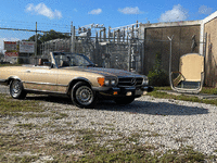 Image 6 of 40 of a 1985 MERCEDES-BENZ 380 380SL