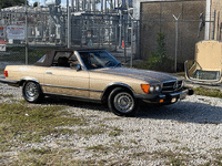 Image 7 of 40 of a 1985 MERCEDES-BENZ 380 380SL