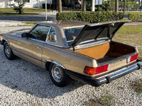 Image 11 of 40 of a 1985 MERCEDES-BENZ 380 380SL