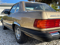 Image 12 of 40 of a 1985 MERCEDES-BENZ 380 380SL
