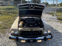 Image 37 of 40 of a 1985 MERCEDES-BENZ 380 380SL