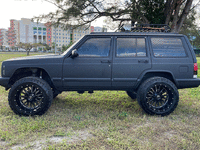 Image 10 of 29 of a 1998 JEEP CHEROKEE LIMITED