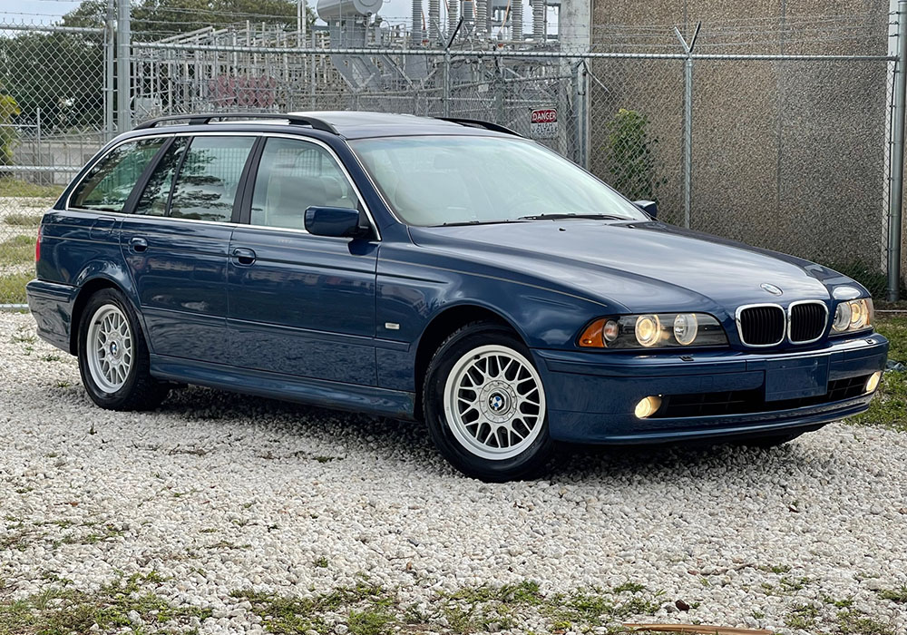 1st Image of a 2002 BMW 5 SERIES 525I