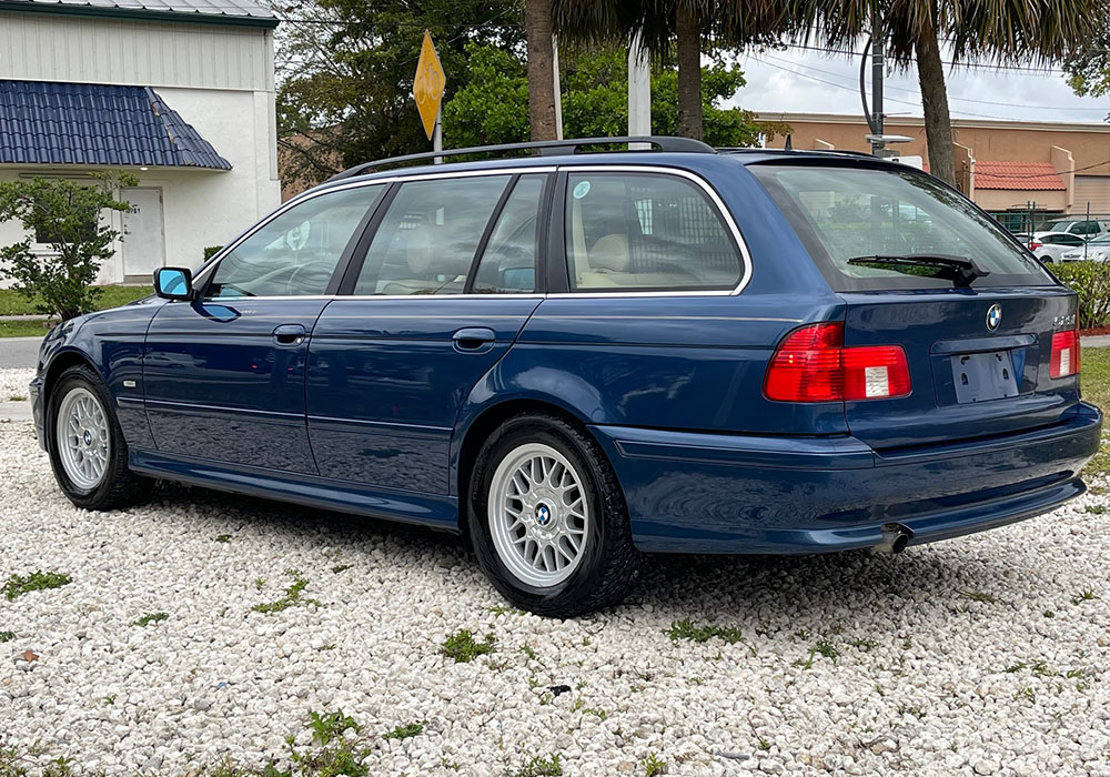 4th Image of a 2002 BMW 5 SERIES 525I