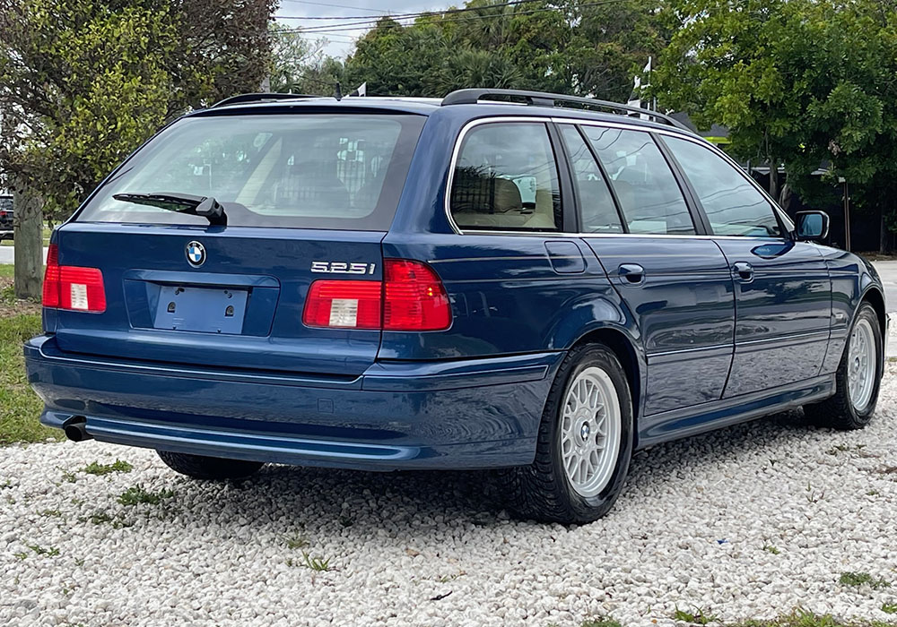 5th Image of a 2002 BMW 5 SERIES 525I