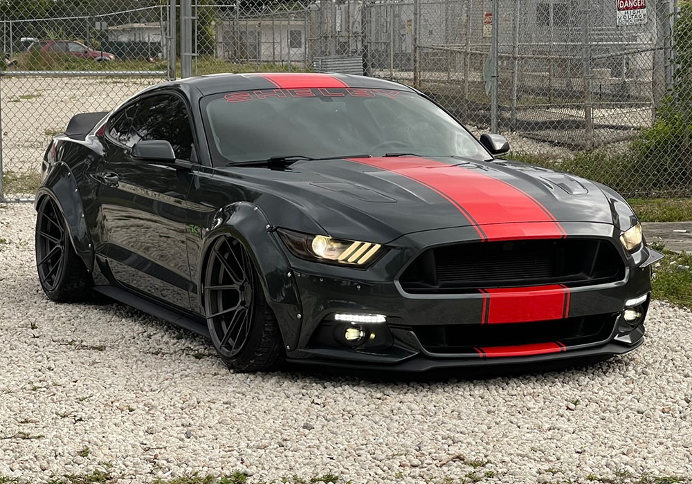 3rd Image of a 2016 FORD MUSTANG GT
