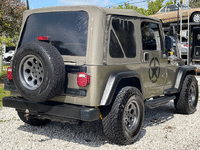 Image 10 of 28 of a 2004 JEEP WRANGLER