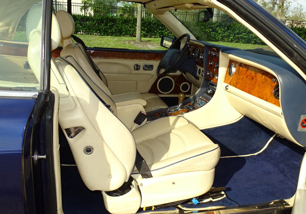 16th Image of a 2000 BENTLEY AZURE