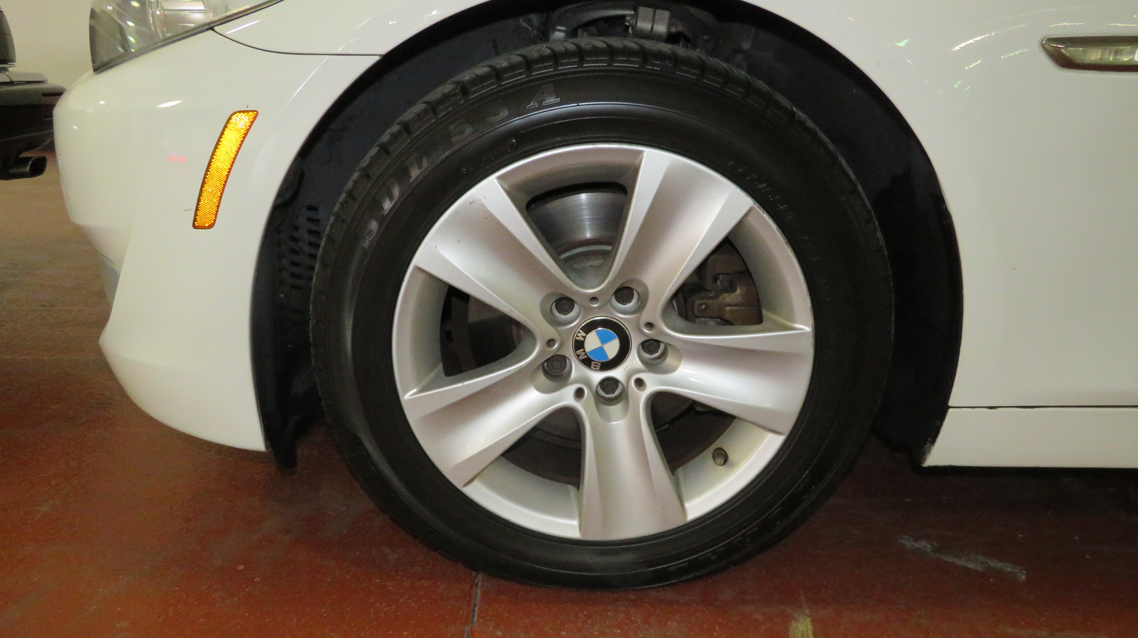 13th Image of a 2012 BMW 5 SERIES 528I