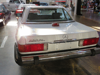Image 4 of 14 of a 1987 MERCEDES-BENZ 560SL