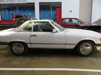 Image 5 of 14 of a 1987 MERCEDES-BENZ 560SL