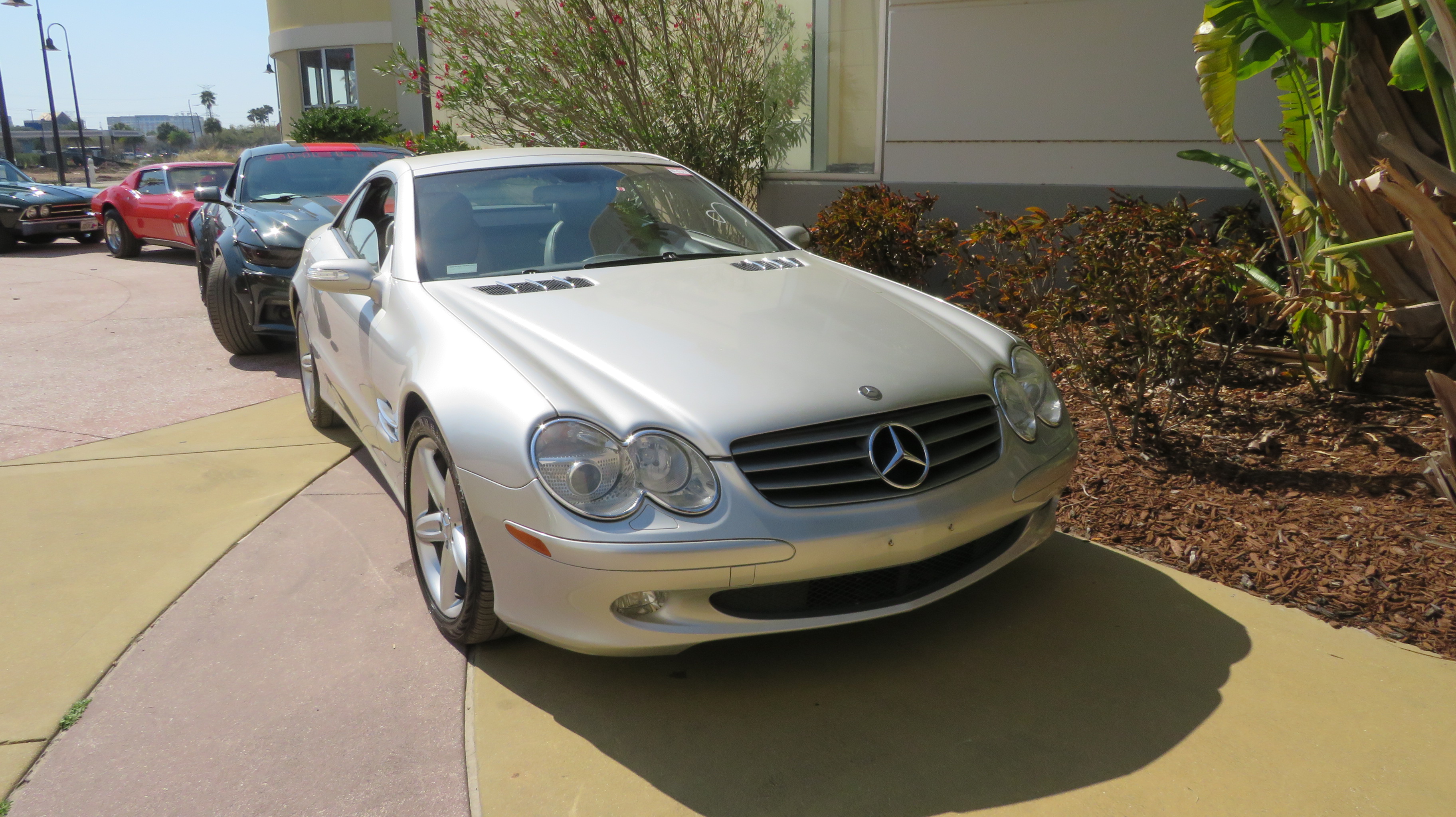 2nd Image of a 2004 MERCEDES-BENZ SL500