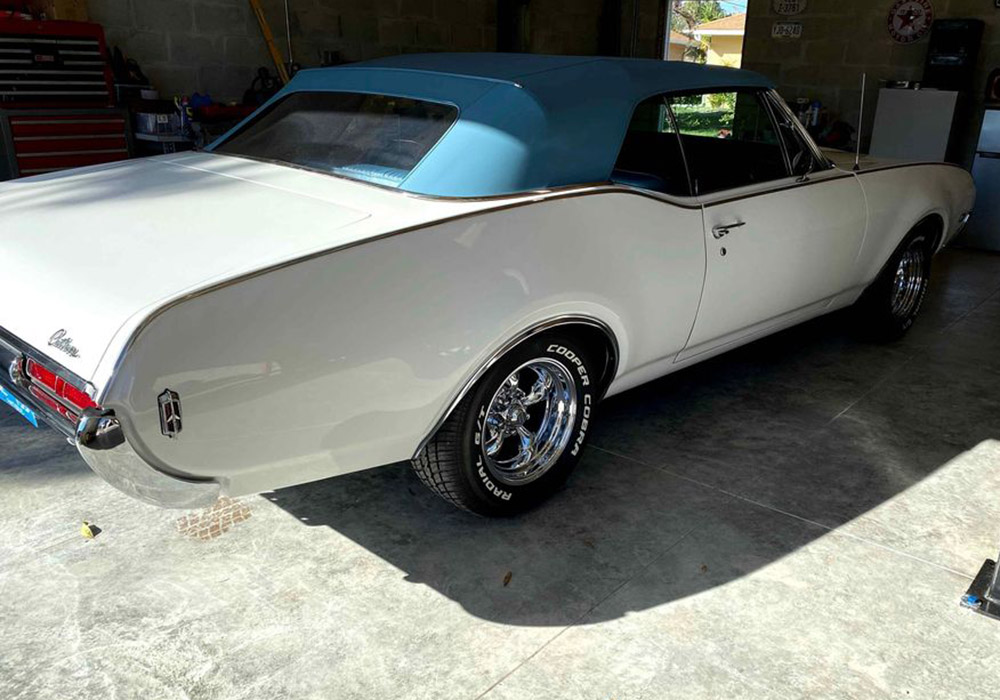 2nd Image of a 1968 OLDSMOBILE CUTLASS S