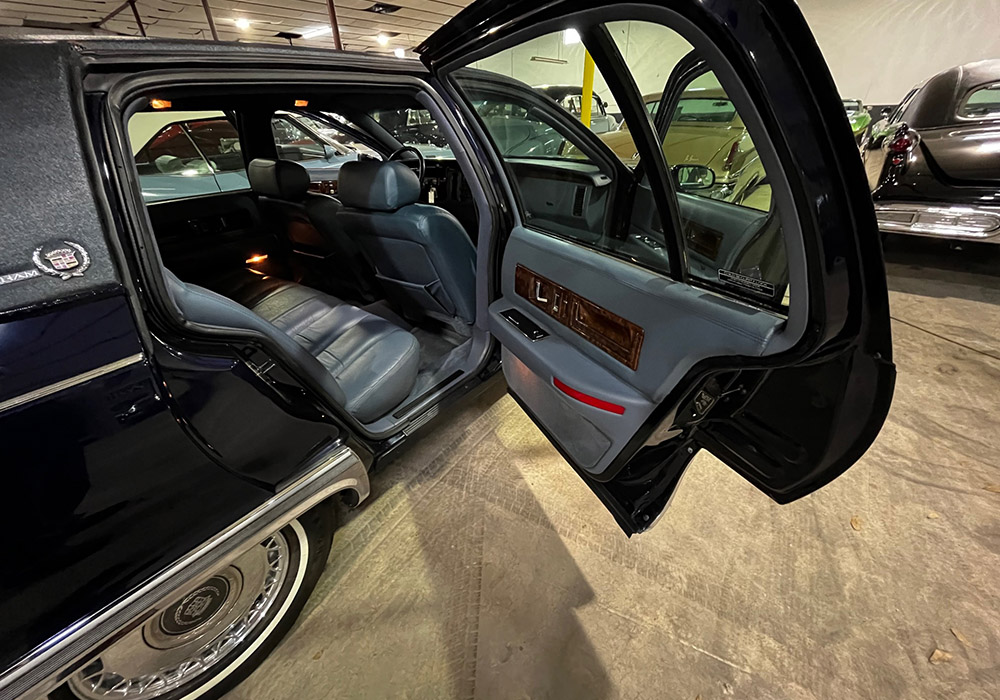 14th Image of a 1994 CADILLAC FLEETWOOD BROUGHAM
