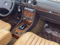 Image 11 of 20 of a 1985 MERCEDES 380SL