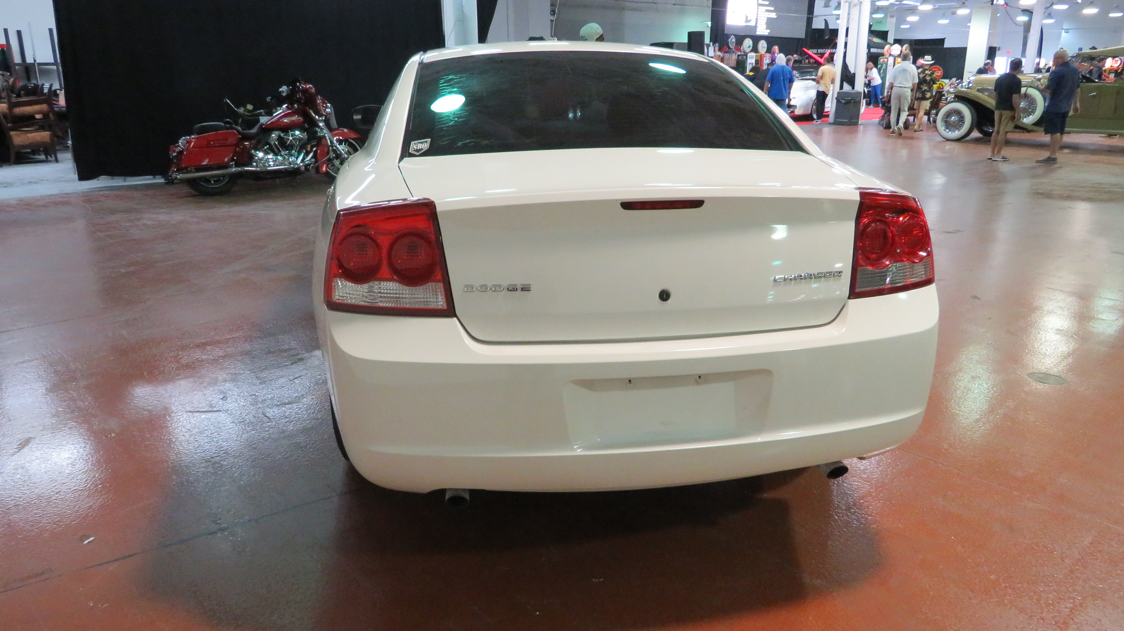 5th Image of a 2010 DODGE CHARGER POLICE