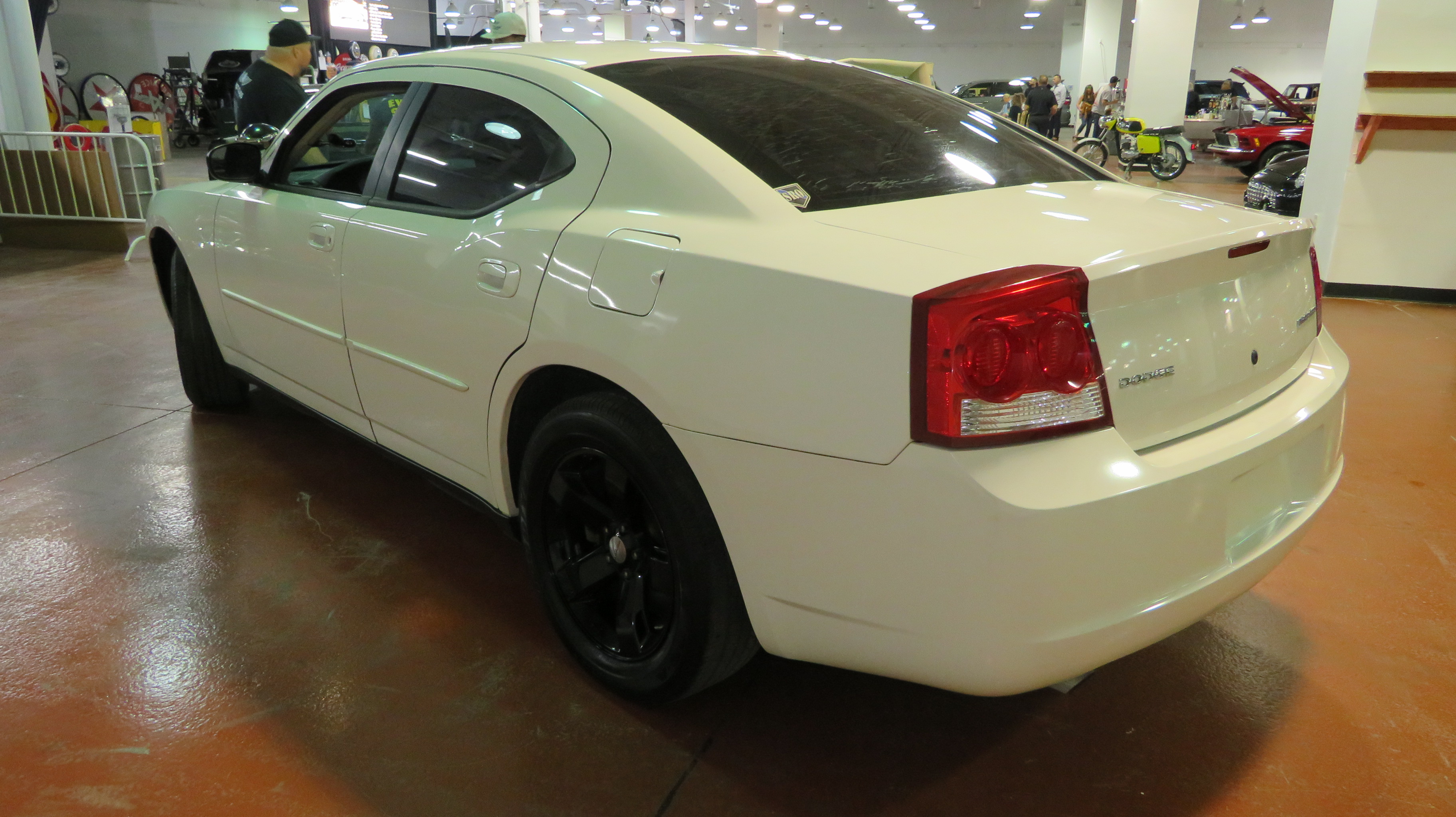 6th Image of a 2010 DODGE CHARGER POLICE