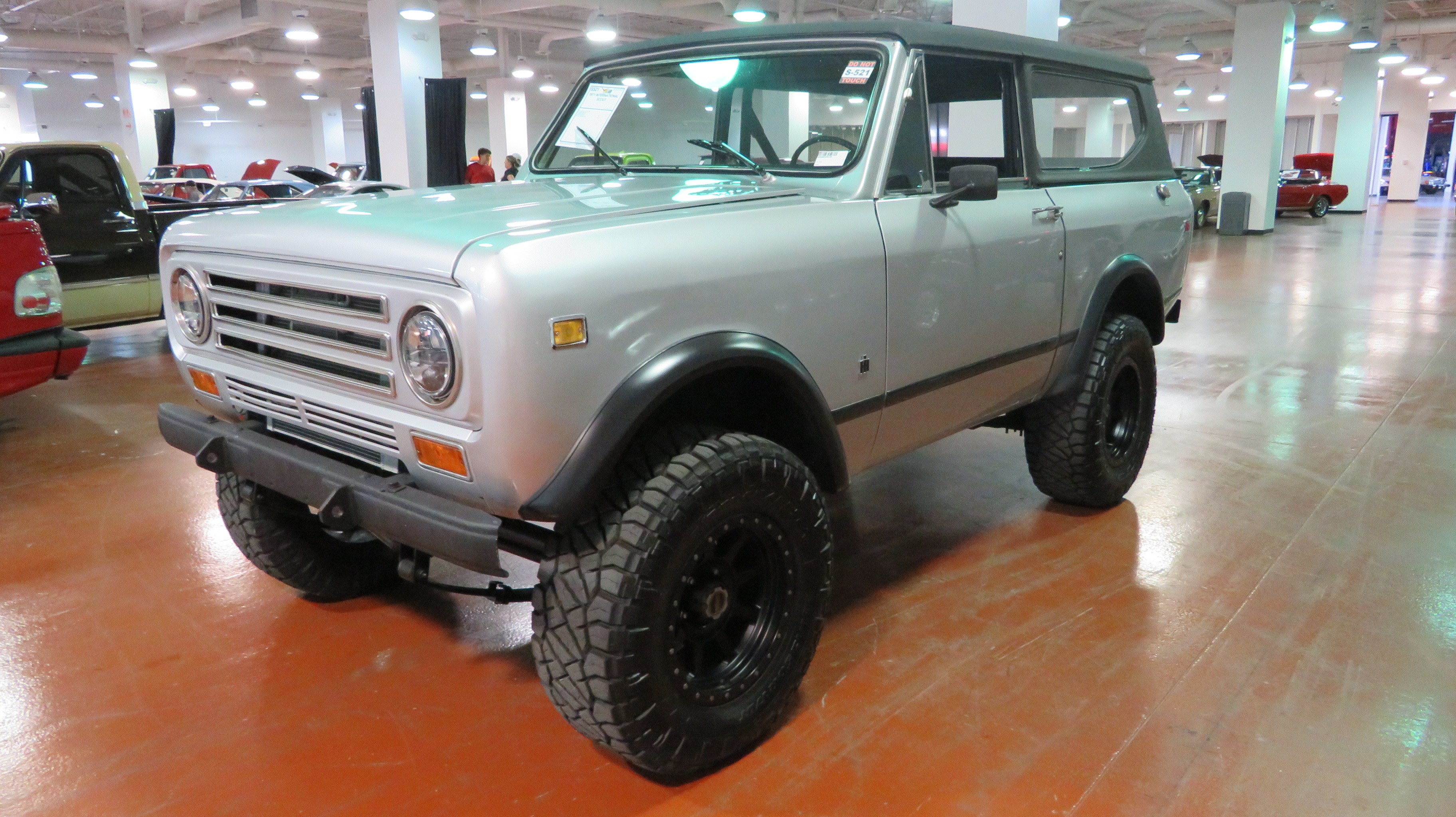 2nd Image of a 1971 INTERNATIONAL SCOUT