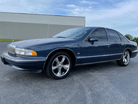 Image 4 of 26 of a 1994 CHEVROLET CAPRICE CLASSIC
