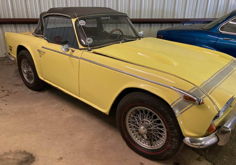2nd Image of a 1968 TRIUMPH TR250