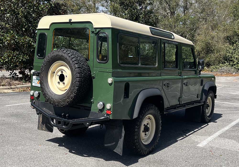3rd Image of a 1994 LAND ROVER DEFENDER 110