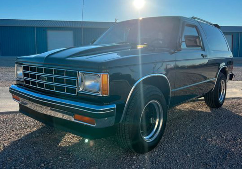 2nd Image of a 1988 CHEVROLET S10 BLAZER