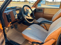 Image 4 of 9 of a 1988 CHEVROLET S10 BLAZER