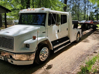 Image 2 of 4 of a 2003 FREIGHTLINER FL60