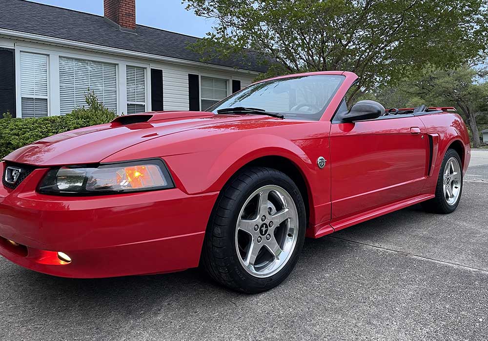 2nd Image of a 2004 FORD MUSTANG GT DELUXE
