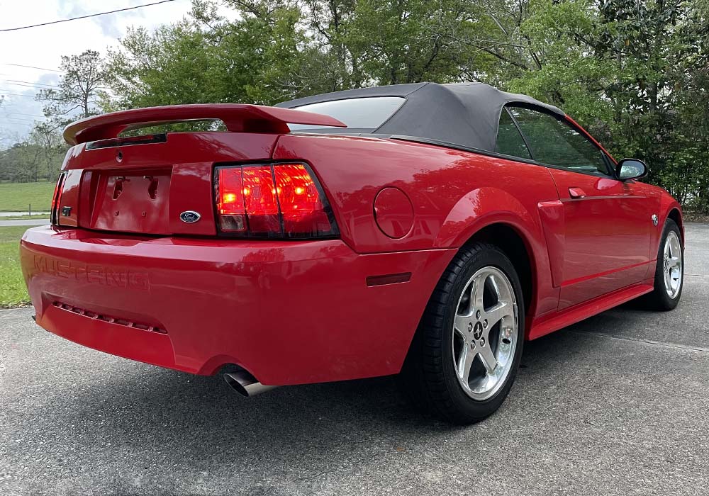3rd Image of a 2004 FORD MUSTANG GT DELUXE