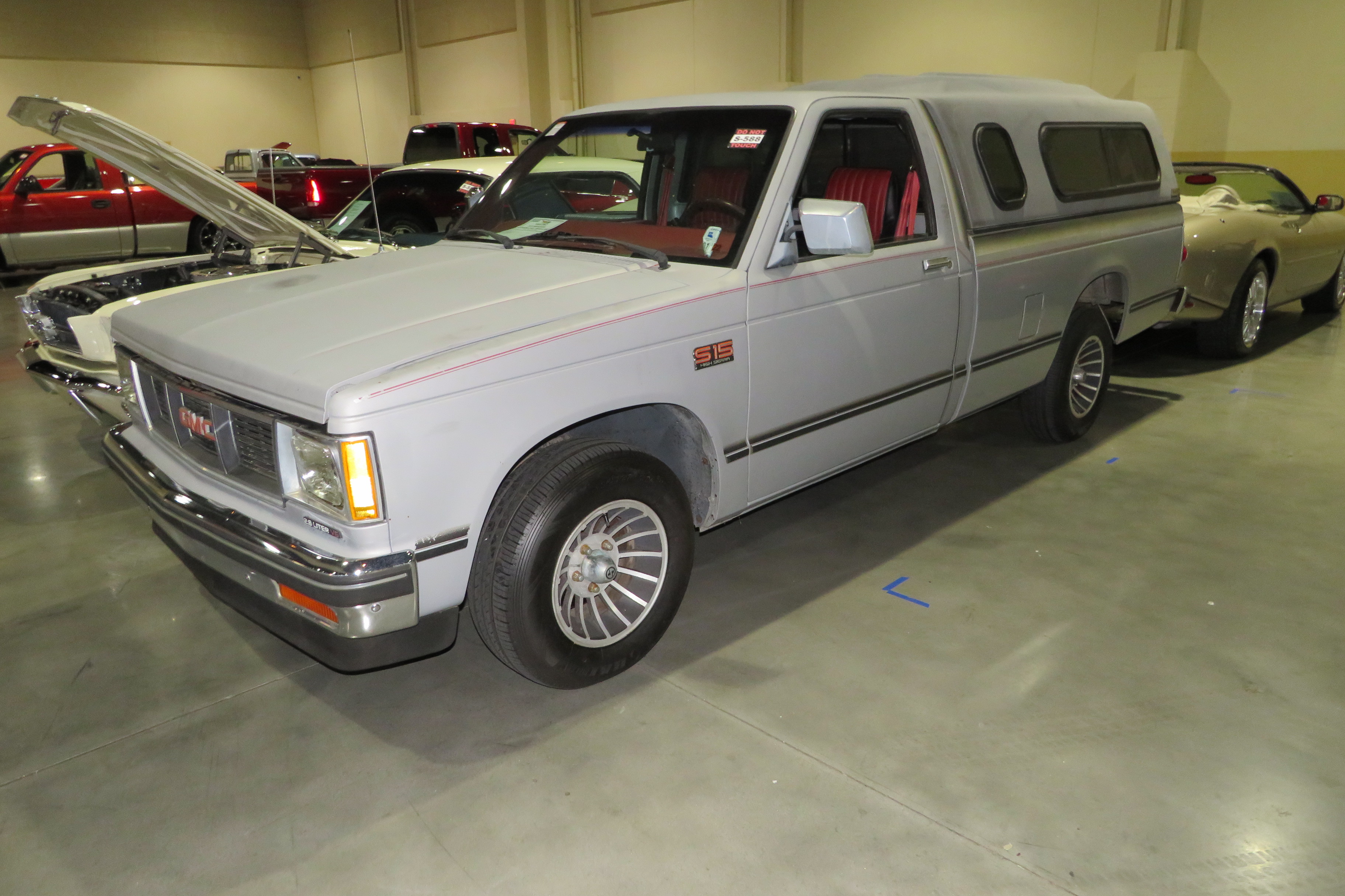 2nd Image of a 1985 GMC S15 WIDESIDE