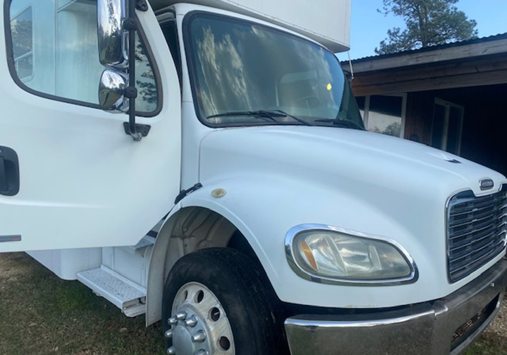 3rd Image of a 2003 FREIGHTLINER M2 BUSINESS
