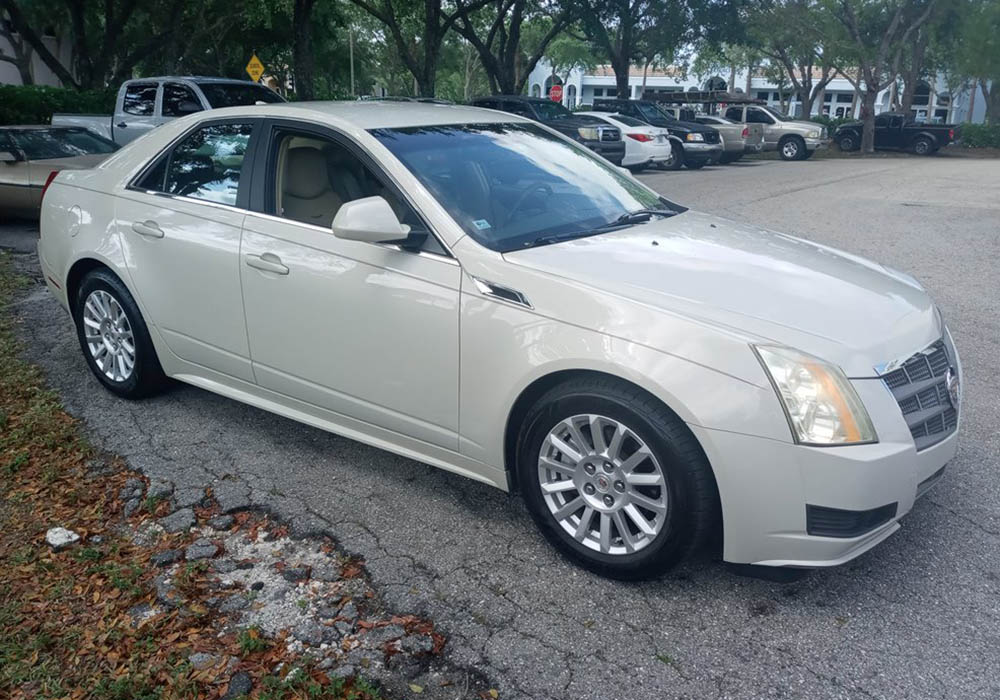 2nd Image of a 2011 CADILLAC CTS LUXURY