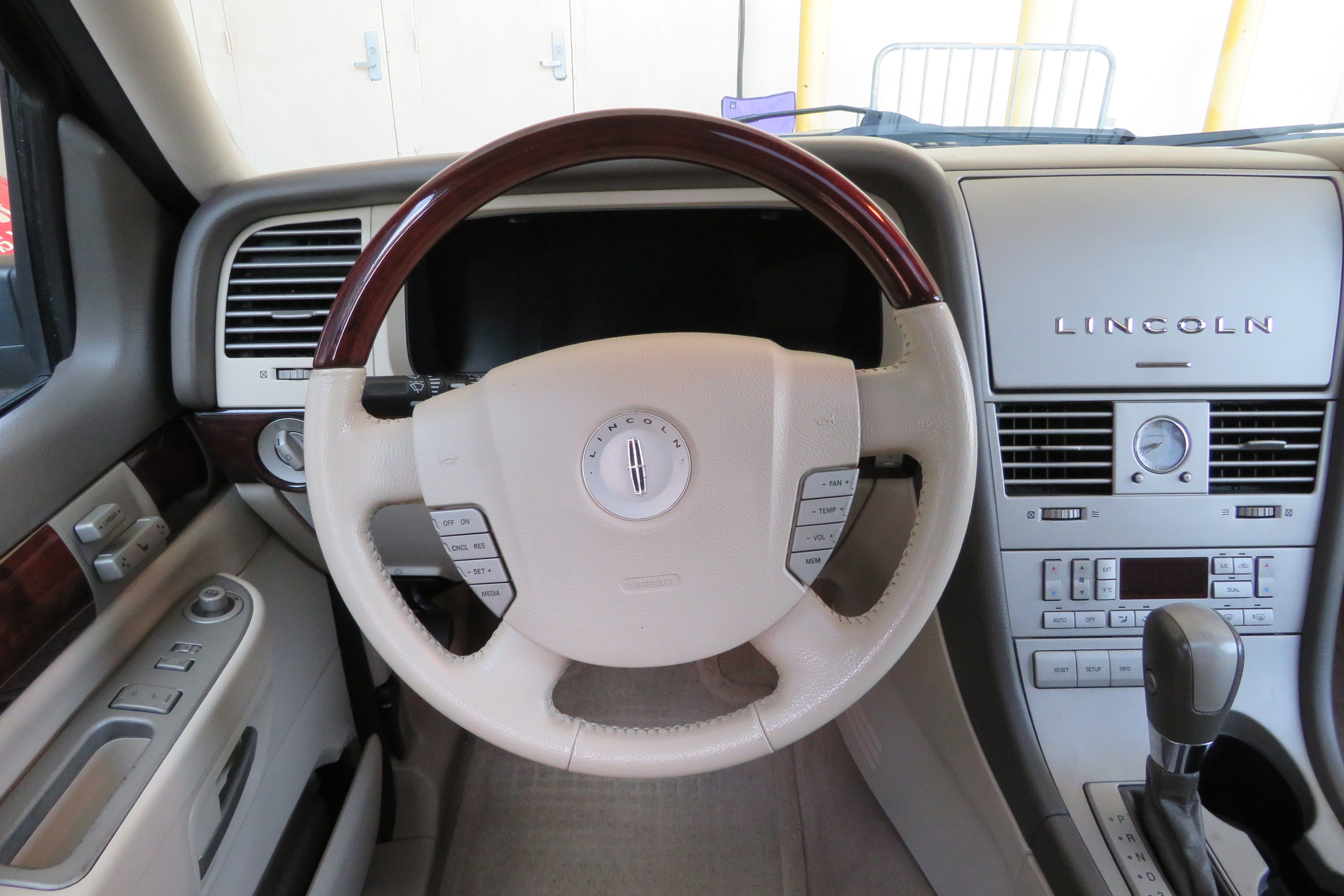 7th Image of a 2004 LINCOLN AVIATOR